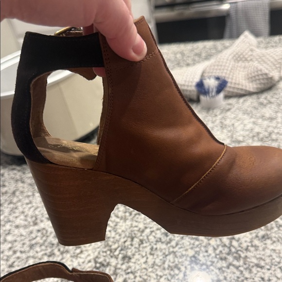 Free People Tan and Brown Mules - Picture 8 of 10